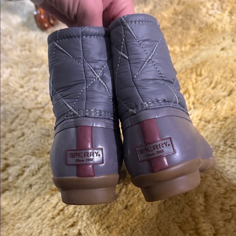 Stylish Gray Quilted Women's Boots 6.5 Sperrys - Picture 8 of 9